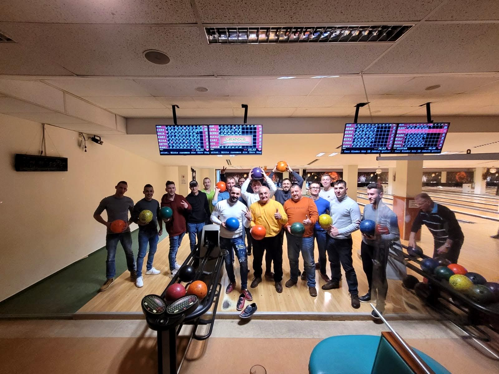 HLS-Team beim Bowling-Abend
